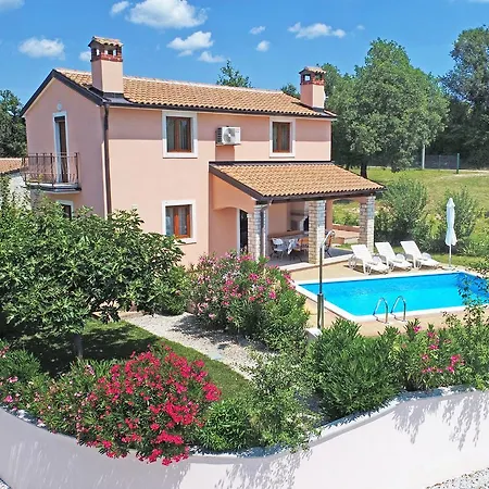 Kmacici 377 Sveti Lovreč Pazenatički