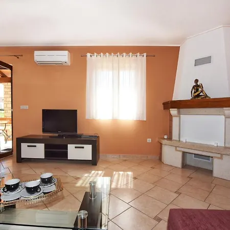 Villa Kmacici 377 *