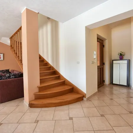 Villa Kmacici 377 *