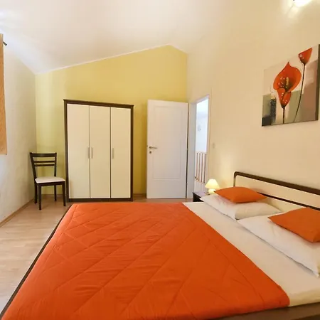 Kmacici 377 * Sveti Lovrec Pazenaticki