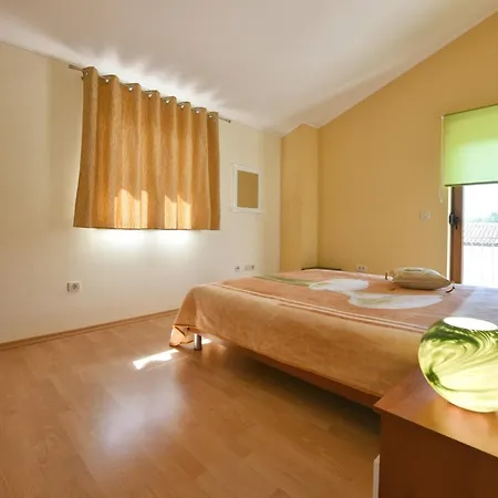 Villa Kmacici 377 *
