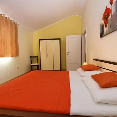 Kmacici 377 * Sveti Lovreč Pazenatički