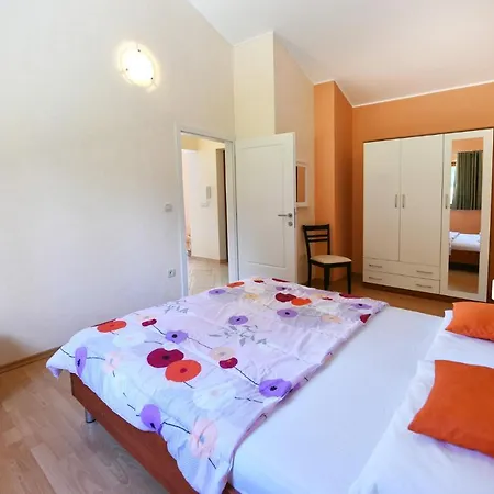 Kmacici 377 * Sveti Lovrec Pazenaticki