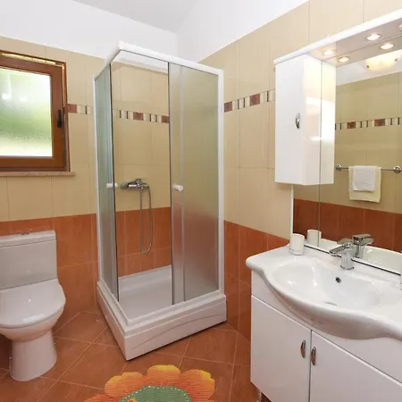 Villa Kmacici 377 *
