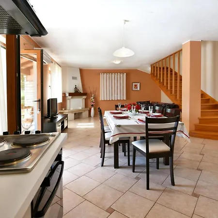 Villa Kmacici 377 *